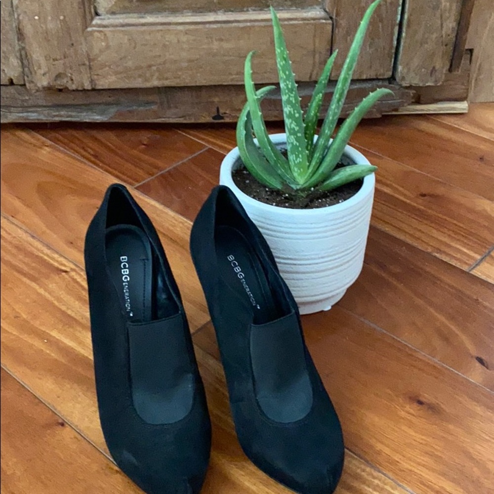 Women’s BCBGeneration NWOT never worn black heels